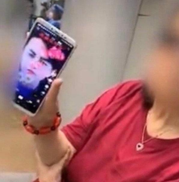 靳东|自称要嫁给靳东的60岁女粉丝，就像拼单的上海名媛一样空虚