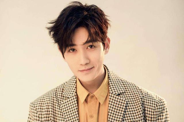 朱一龙|朱一龙大量粉丝脱粉，去经纪人微博下卖周边，现还拖累代言品牌？