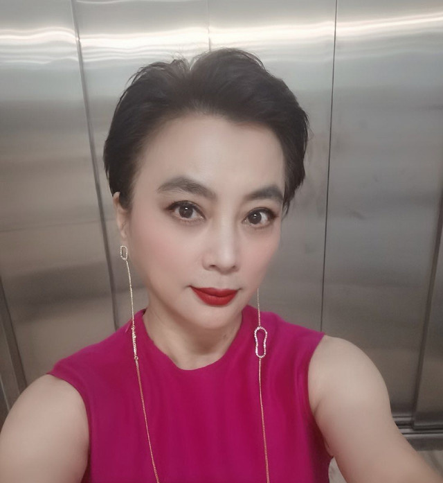 57岁玉兔精李玲玉晒近照嘟嘴卖萌逆生长曾现身商演捞金