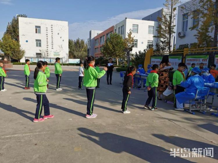 东阁街道广州路小学师生进行核酸检测平度一中核酸样本采集现场平度