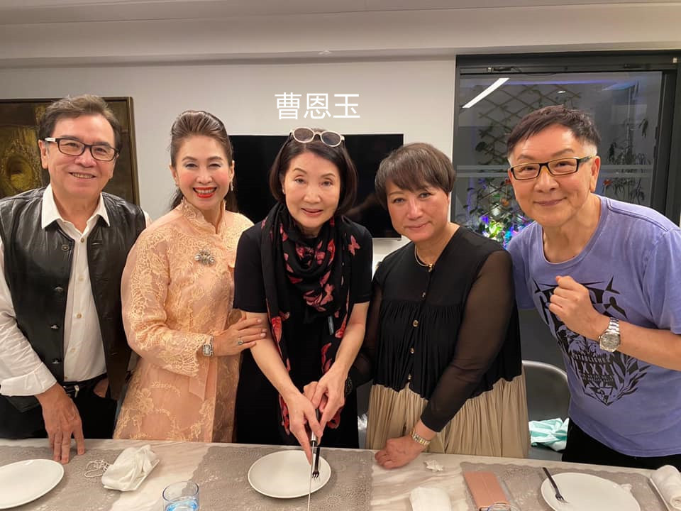 洪金宝|洪金宝韩国前妻近照，打扮时髦贵气十足，生3儿1女离婚29年仍单身