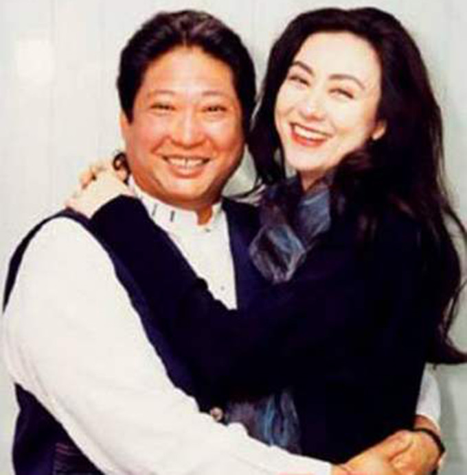 洪金宝|洪金宝韩国前妻近照，打扮时髦贵气十足，生3儿1女离婚29年仍单身