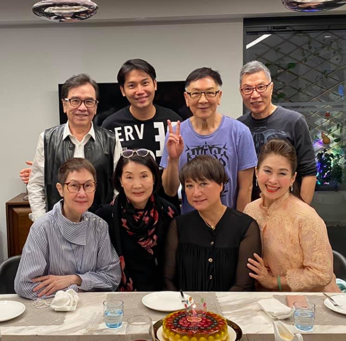 洪金宝|洪金宝韩国前妻近照，打扮时髦贵气十足，生3儿1女离婚29年仍单身