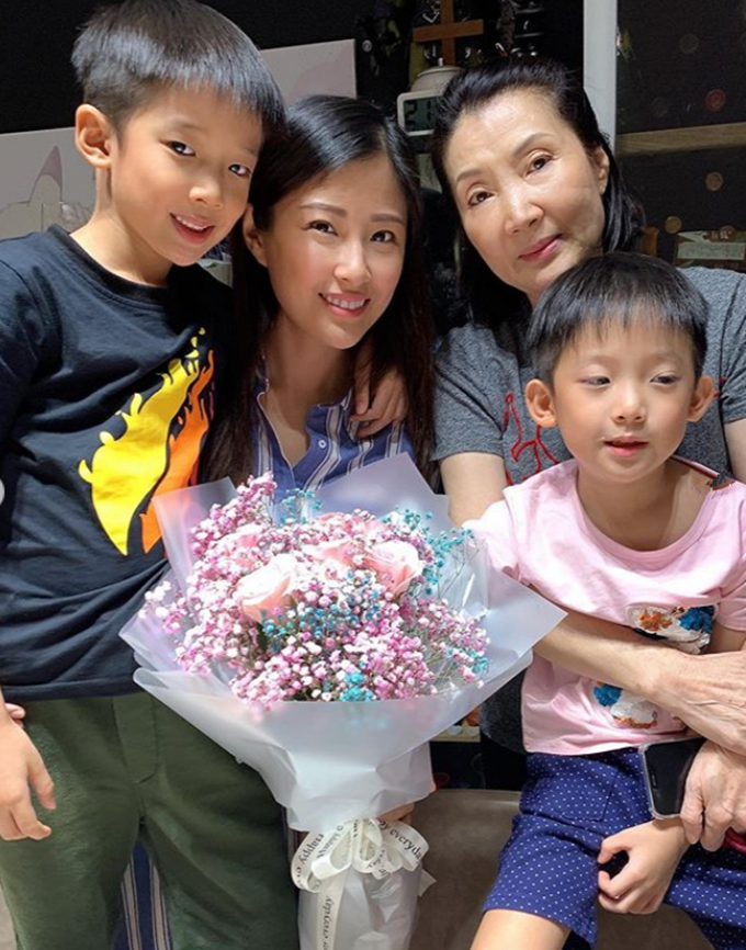 洪金宝|洪金宝韩国前妻近照，打扮时髦贵气十足，生3儿1女离婚29年仍单身