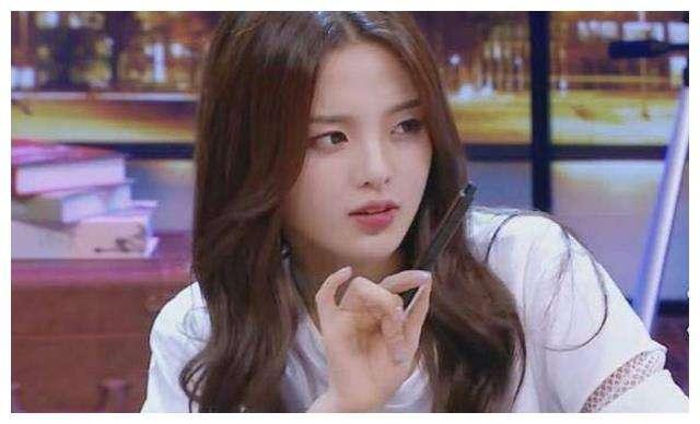 杨超越|张翰也太会撩了，张翰杨超越太甜了，莫名般配呀