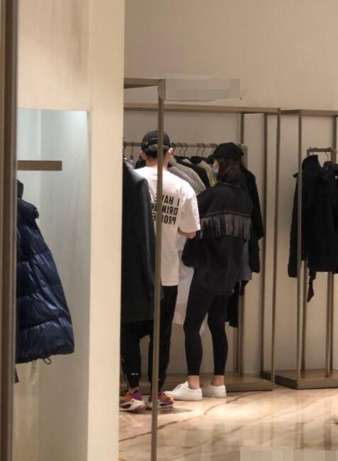 郑恺|苗苗被传生产后，网曝郑恺疑喜得贵子，将很快公布当爸喜讯