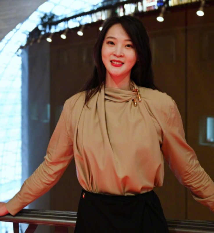 1米92身高太绝!看惠若琪穿裙子后,才懂何为"圈内第一长腿"