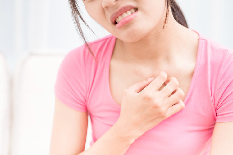 慢性荨麻疹|医生奉劝：慢性荨麻疹久治不愈，避开这些诱因，才不会反复重来