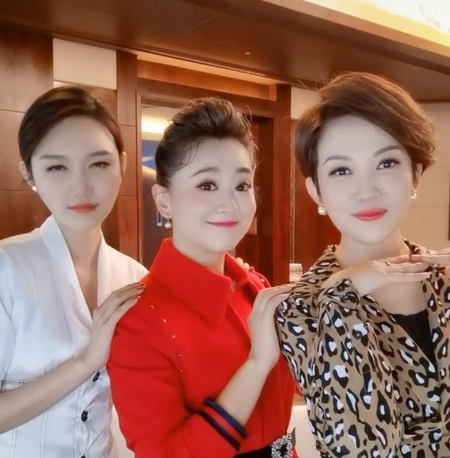 网友赞都太漂亮,太有气质了|南京电视台|王瑞瑞|央视|王昊|女主持