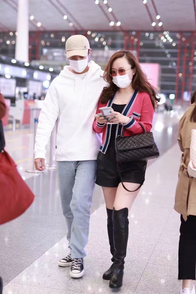 霍思燕|真怀了？霍思燕被疑怀二胎后首现身，小腹明显隆起，衣着宽松孕味浓