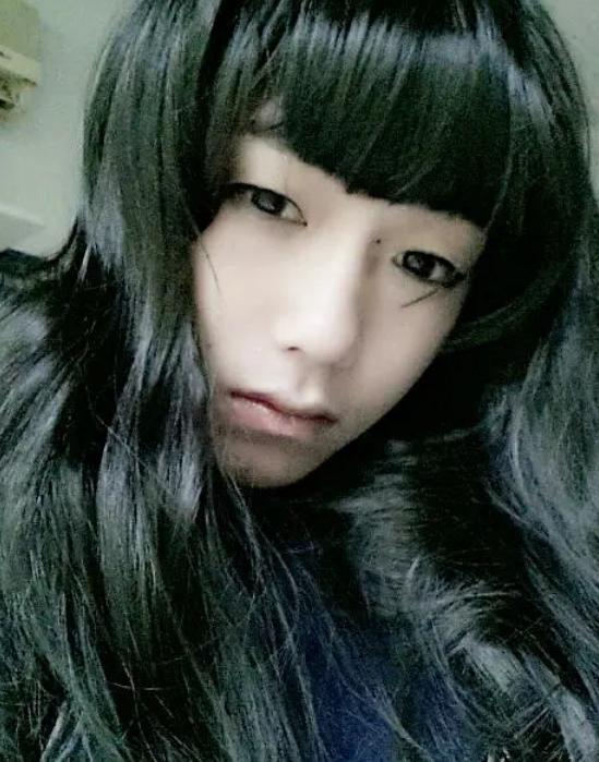 王锵学历疑造假,新晋谋男郎黑历史被扒,乔装女生不堪回首