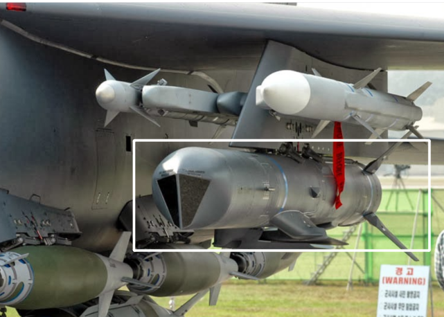 f-15k挂载的slam-er增强响应型防区外对地攻击导弹