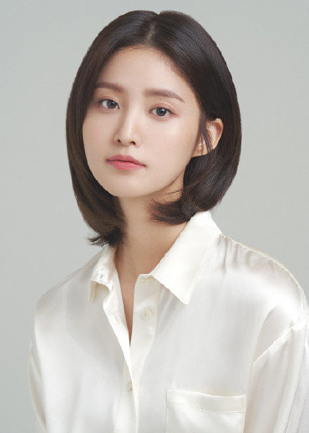 签约新经纪公司与大牌演员同门爱豆出身的她转行挑战大荧幕