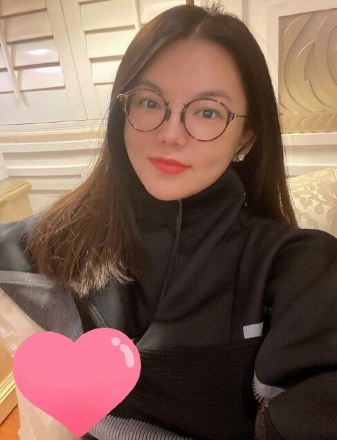 王诗龄|李湘晒女儿穿校服美照，11岁王诗龄瘦了许多，变瓜子脸美过妈妈