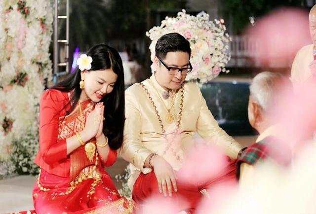 王诗龄|李湘晒女儿穿校服美照，11岁王诗龄瘦了许多，变瓜子脸美过妈妈