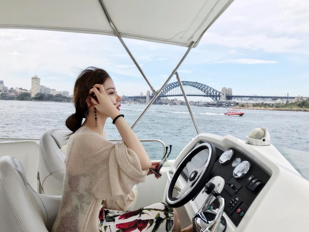 上海名媛群一件浴袍15人轮流穿组团拼出精致生活