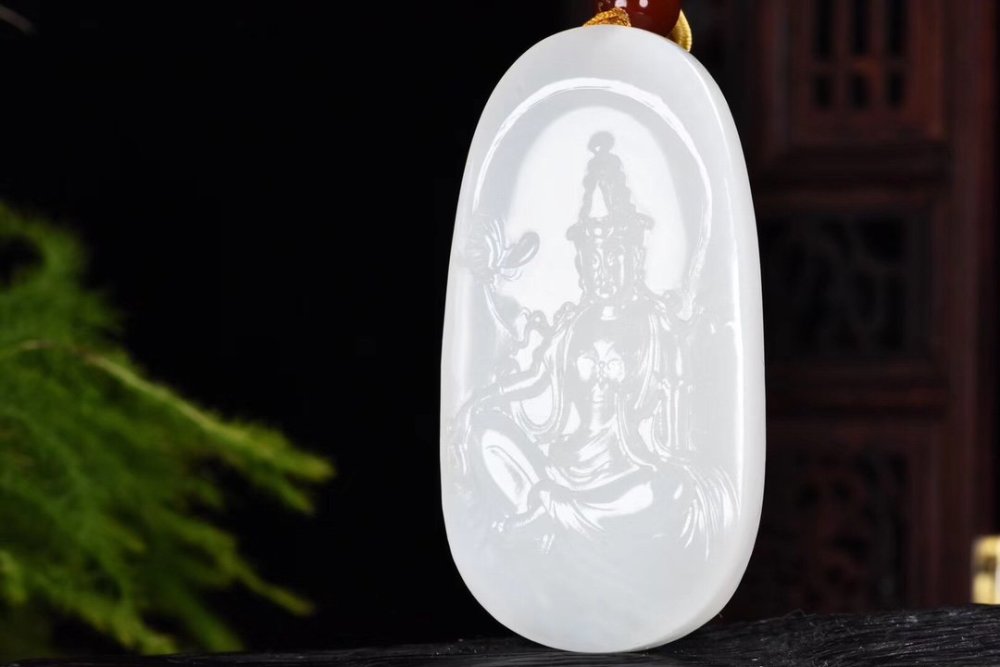 和田玉籽料|为什么和田玉籽料在雕刻时，都会留皮？