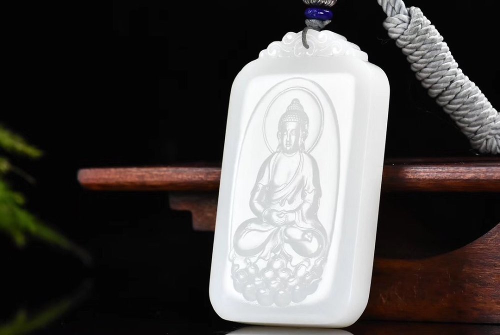 和田玉籽料|为什么和田玉籽料在雕刻时，都会留皮？