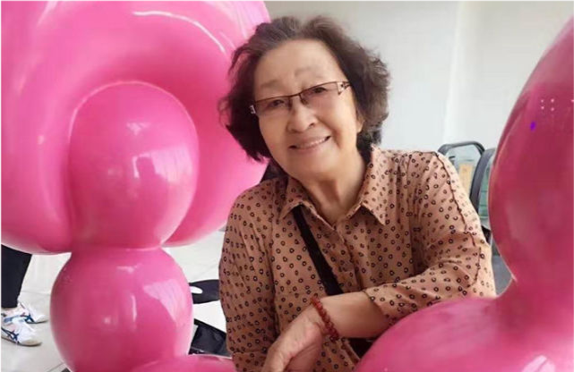 彭玉有过两段婚姻,第一任丈夫是哈尔滨话剧院的同事,两人相濡以沫走了