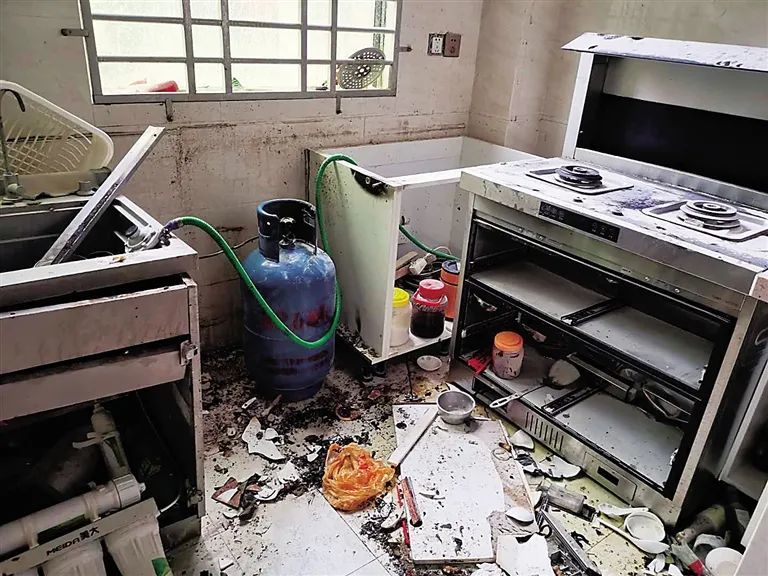 厨房突然爆炸,海南一女子当场被炸晕!"元凶"
