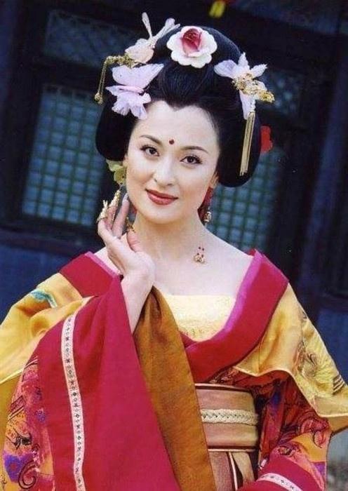 另外,侯俊杰这个演员也曾扮演过杨贵妃这个角色,她所扮演的这个角色也