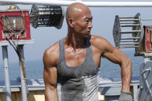 演员江水自律,年过半百一身腱子肉,典型的荧屏"硬汉"