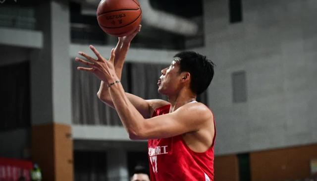 数据方面,东台队6人得分上双,朱近丹拿下了17分3篮板,李海平拿下18分