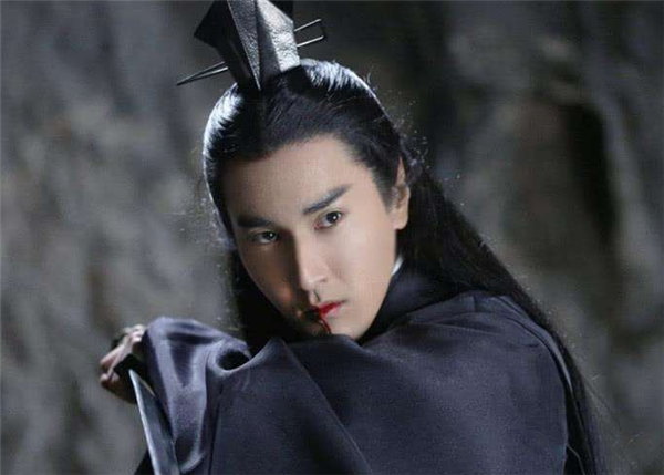 三生三世十里桃花 夜华跟白浅重逢后 为何穿上了带花纹的衣服 三生三世十里桃花 夜华 白浅 赵又廷 杨幂