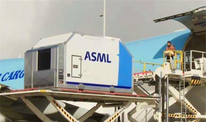 杨振宁|光刻机卡了中芯脖子，如今杨振宁就算身背骂名，也要再阻止这项目