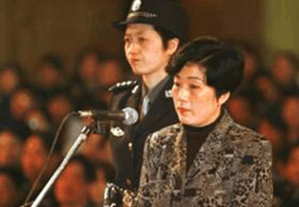 以色谋权的代表女贪官蒋艳萍，保管员到副总一路火箭升迁!