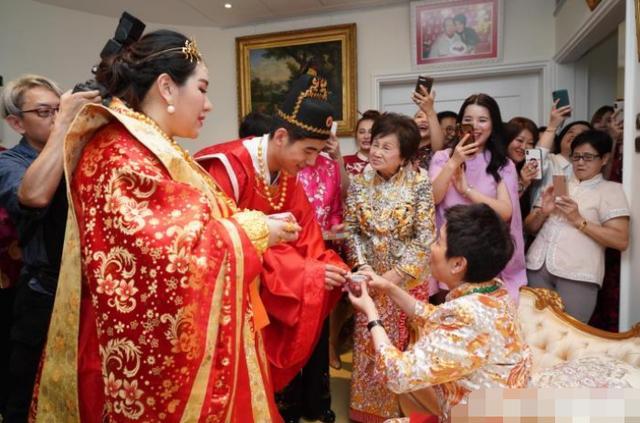 何超盈|何超盈晒女儿近照，一岁学乘法口诀毫无压力，遗传了辛奇隆的高智商