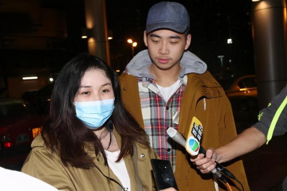 何超盈|何超盈晒女儿近照，一岁学乘法口诀毫无压力，遗传了辛奇隆的高智商