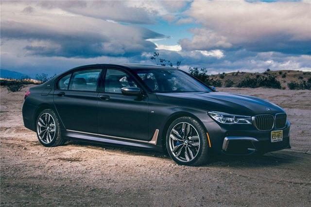 奥迪r8|大排量时代的最后“帷幕”，这些顶级车型，买一台少一台了