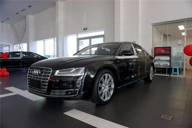 奥迪r8|大排量时代的最后“帷幕”，这些顶级车型，买一台少一台了