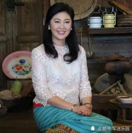 泰国前总理英拉年轻时究竟多美20岁获选美冠军穿露肩礼服美的不像话