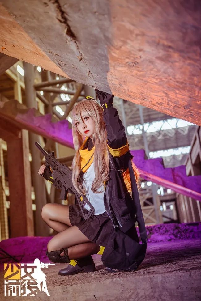妆面/后勤:三万特效后期:九十九摄影:阿木cn:久伴长情w原作:少女前线