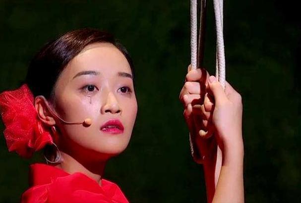 蓝盈莹|有种差距叫分手一年后，蓝盈莹还是“老样子”，曹骏却判若两人