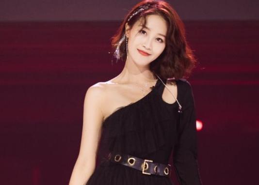 蓝盈莹|有种差距叫分手一年后，蓝盈莹还是“老样子”，曹骏却判若两人