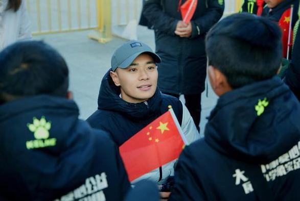 蓝盈莹|有种差距叫分手一年后，蓝盈莹还是“老样子”，曹骏却判若两人