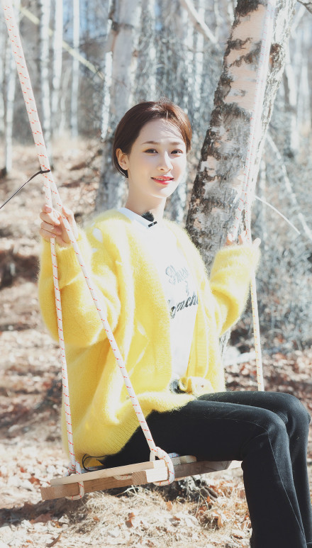 谭松韵|硬刚了？谭松韵经纪人点赞内涵宋茜微博，金鹰女神一波三折