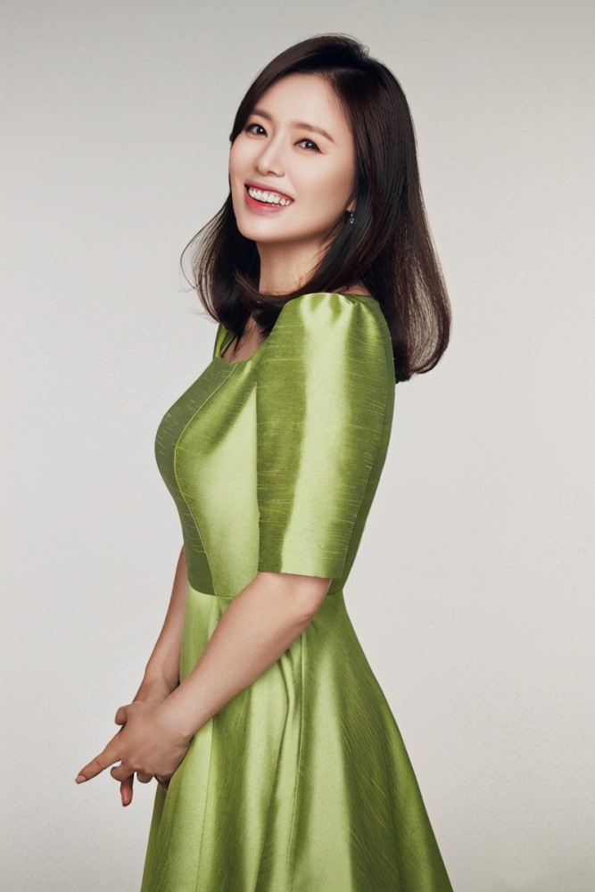 夏希罗不仅总是在剧中出演贤良淑德的好母亲,戏外的她也是一个好妈妈