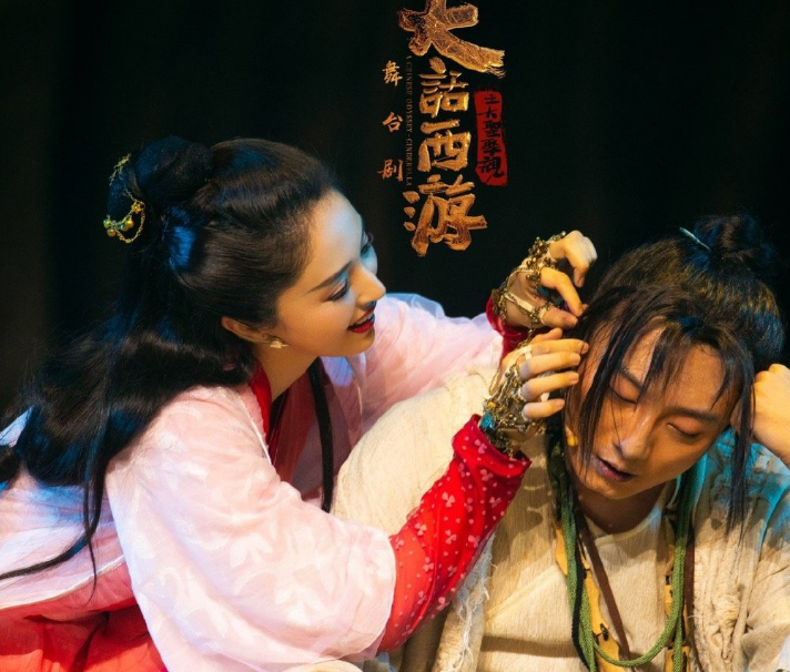 董璇|恋情再添佐证？董璇苏小玎同晒四宫格照打卡，被扒在同一地点拍摄