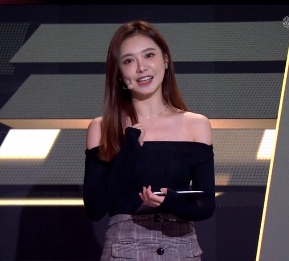 腾讯体育当家主播美娜,无数宅男球迷女神,却依旧被秦奋"甩"了