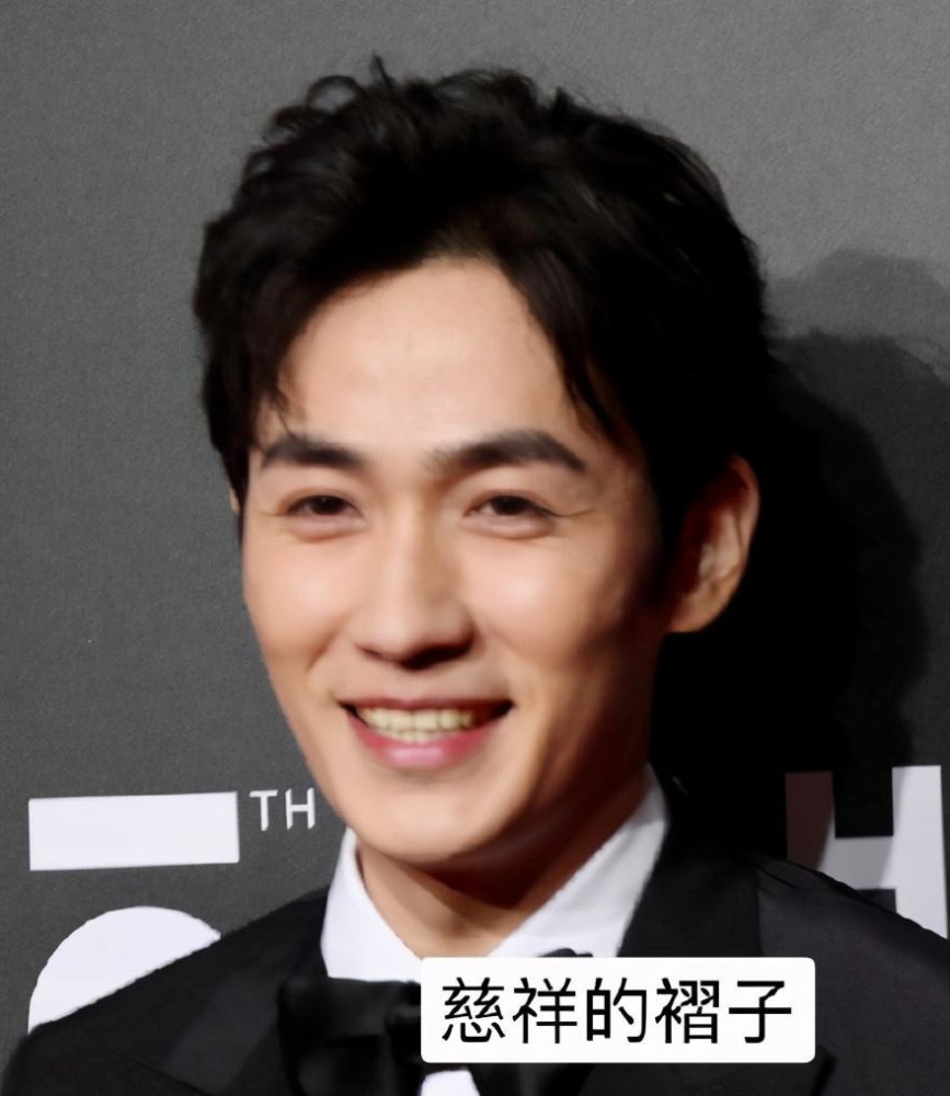 朱一龙|朱一龙事件再升级！站姐脱粉回踩晒未修生图，秃头水桶腰惨不忍睹