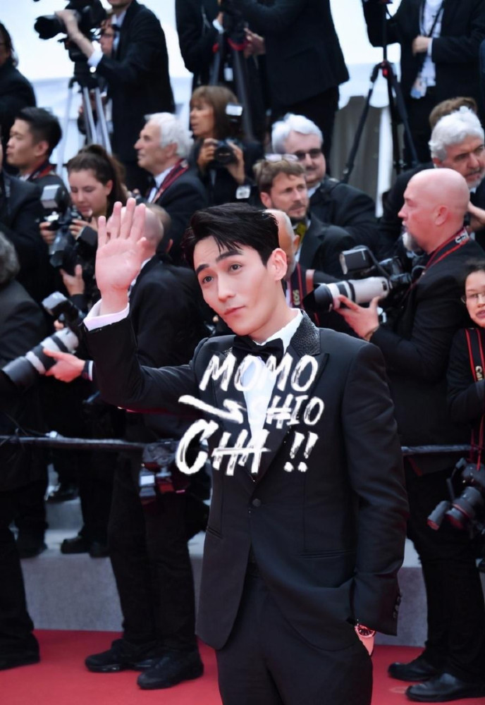 朱一龙|朱一龙事件再升级！站姐脱粉回踩晒未修生图，秃头水桶腰惨不忍睹