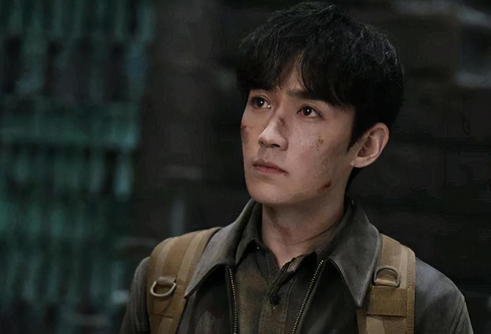 朱一龙|朱一龙事件再升级！站姐脱粉回踩晒未修生图，秃头水桶腰惨不忍睹