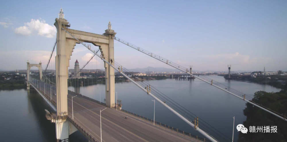 赣州南河大桥跳桥图片