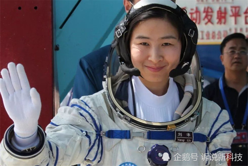 太空舱|在太空舱内，女宇航员要怎样上厕所和洗澡？隐私问题该咋办？