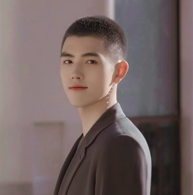 00后男星的寸头,千玺痞气,陈飞宇精致,看到黄明昊:猕猴桃?