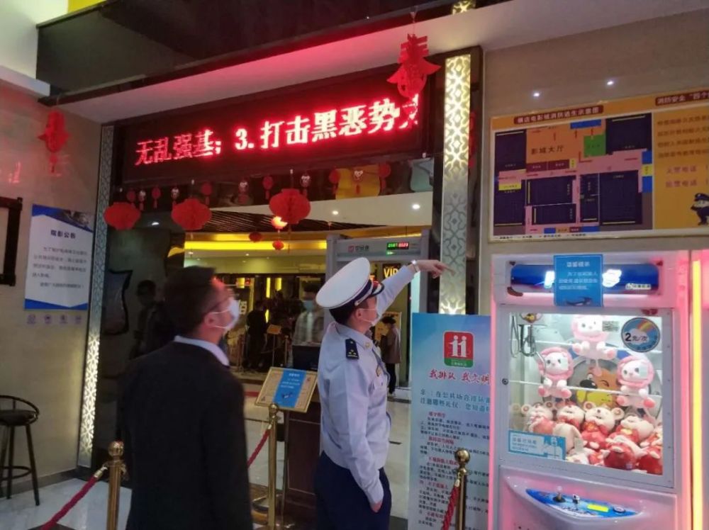 检查组人员先后对横店影城,幸福蓝海,万达影城等进行了消防安全检查.